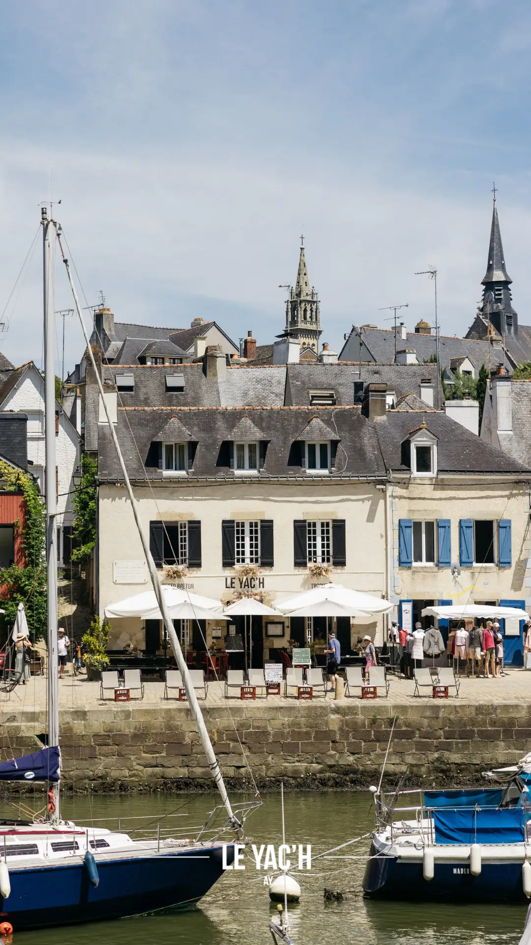 Ambiance du Yac'h, troquet breton sur le quai Benjamin Franklin Auray